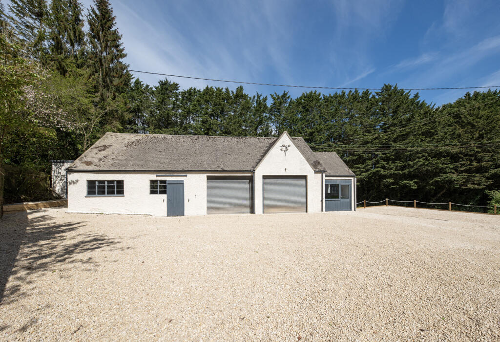 Main image of property: Whiteshoots Garage Whiteshoots Hill, Bourton On The Water, Cheltenham, Gloucestershire