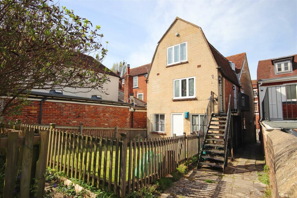 2 bedroom apartment for rent in High Street, Lymington, SO41