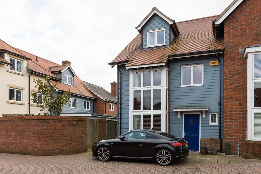 Main image of property: Londesborough Place, Lymington