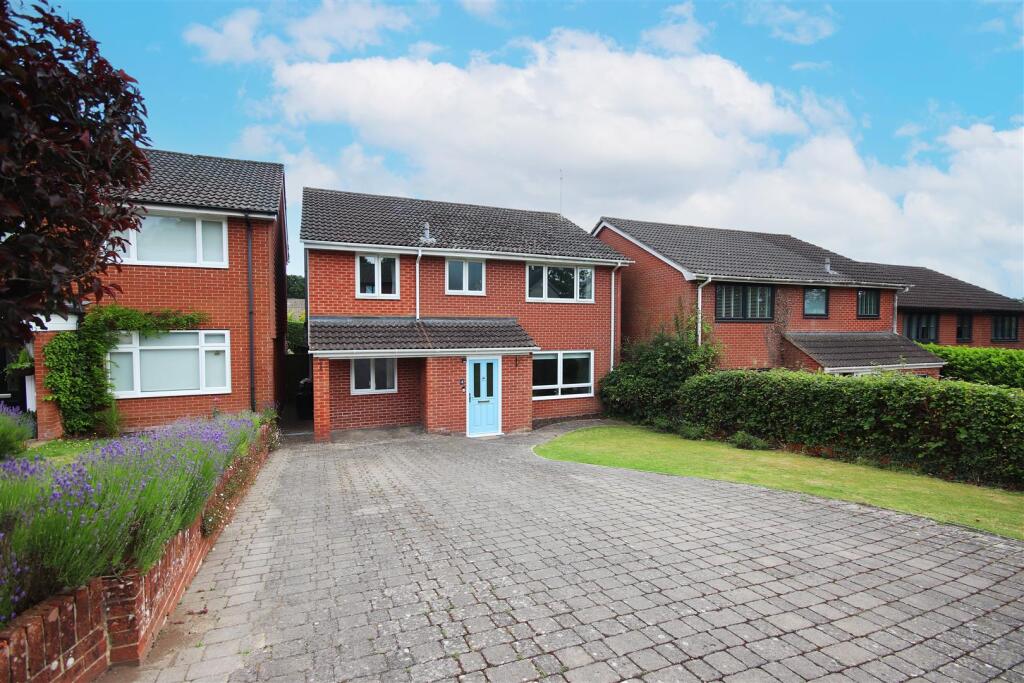 Main image of property: Oak Close, Lyndhurst
