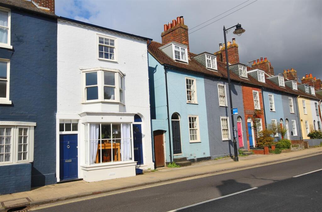 Main image of property: Southampton Road, Lymington