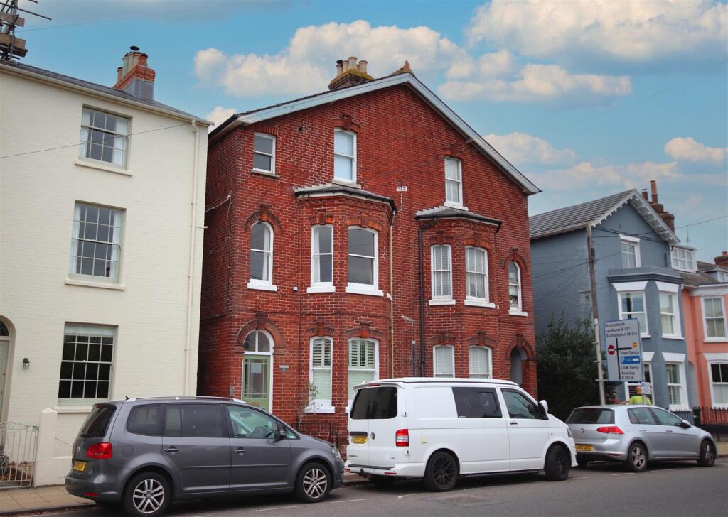 Main image of property: Southampton Road, Lymington