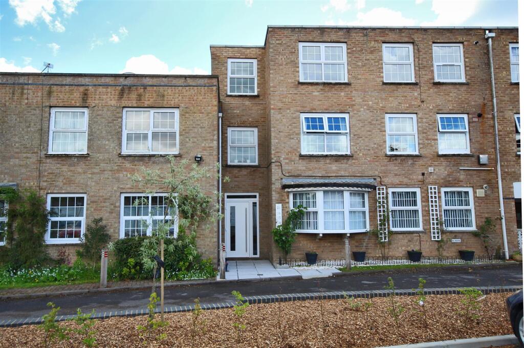 Main image of property: Southampton Road, Lymington