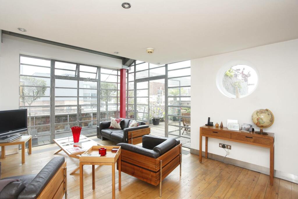 2 bedroom flat for rent in The Rooftops, Clerkenwell, London, EC1V