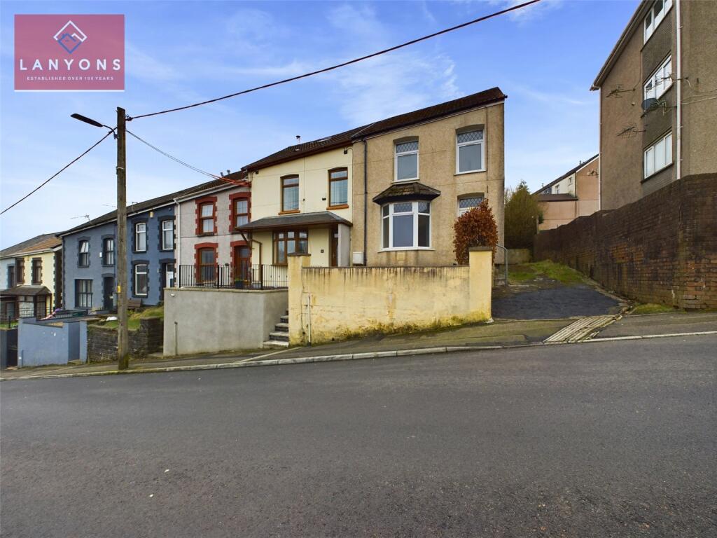 4 bedroom end of terrace house for sale in Gilfach Road, Penygraig