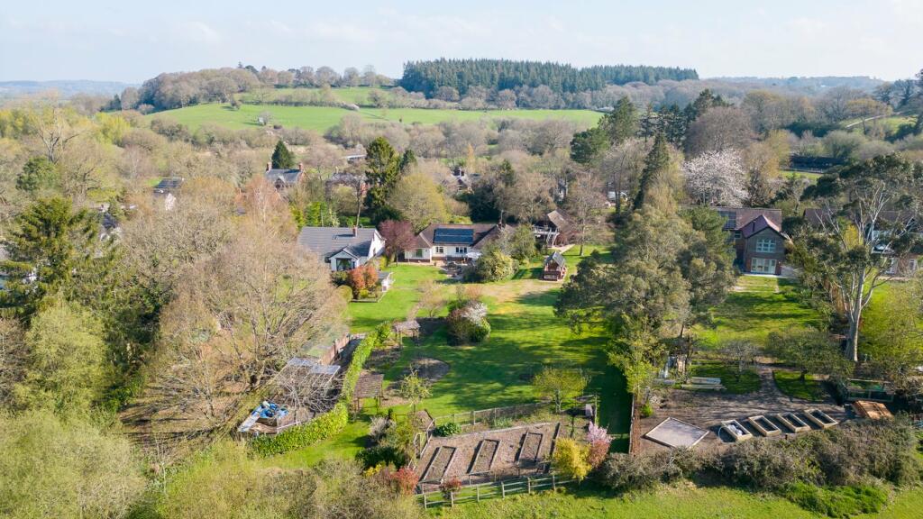 4 bedroom detached house for sale in Frogham Hill, Stuckton