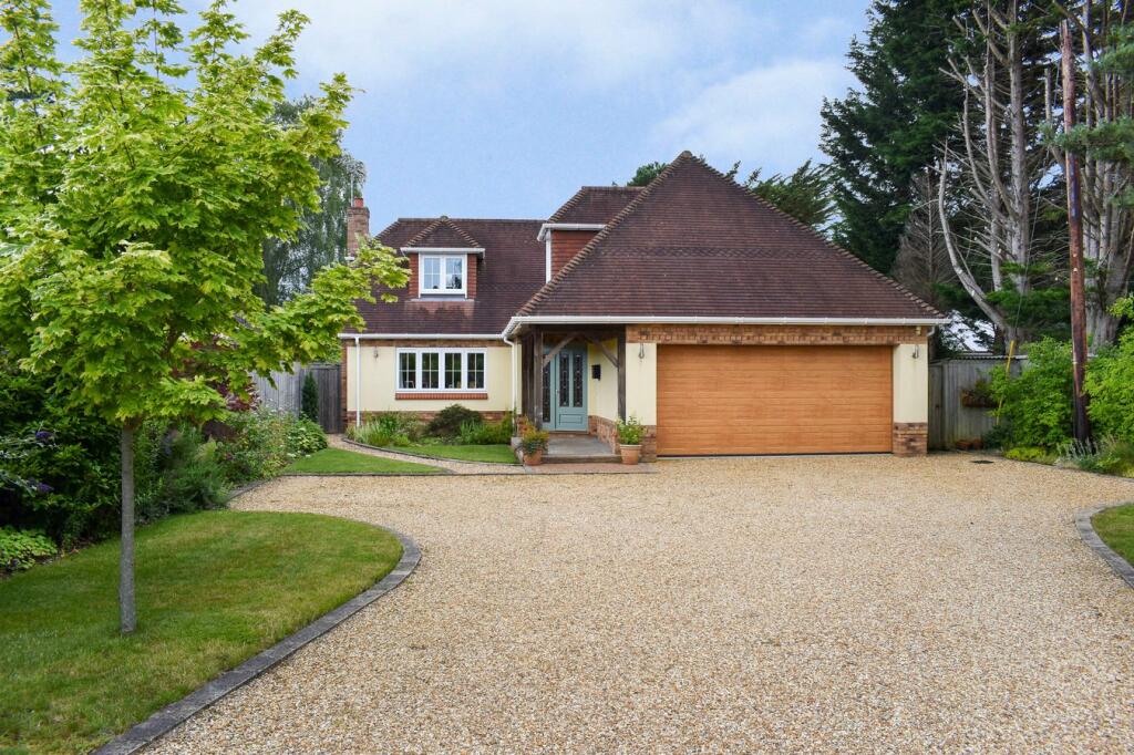 4 bedroom detached house for sale in Struan Gardens, Ashley Heath, Ringwood, BH24