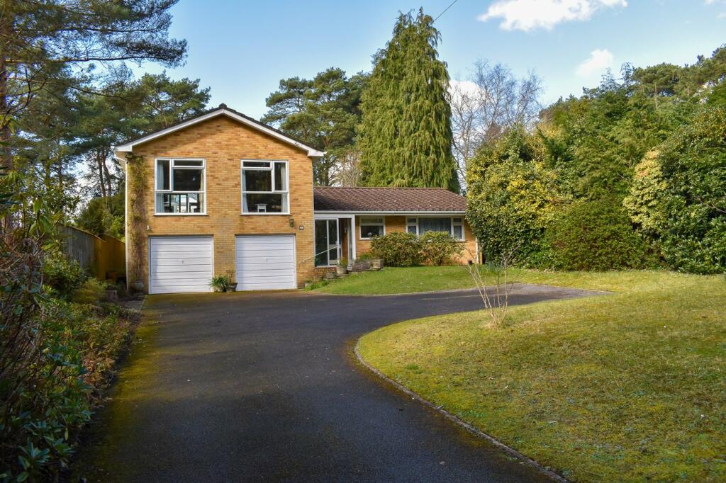 3 bedroom detached house for sale in Ashley Drive South, Ashley Heath
