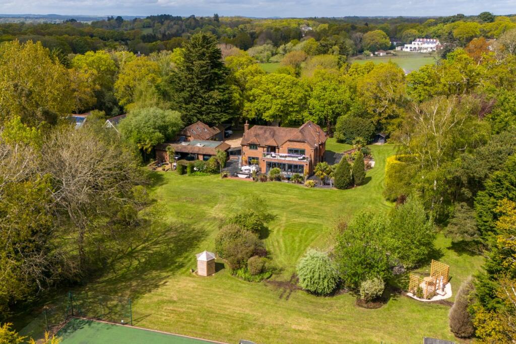 5 bedroom detached house for sale in Hangersley Hill , Ringwood, BH24