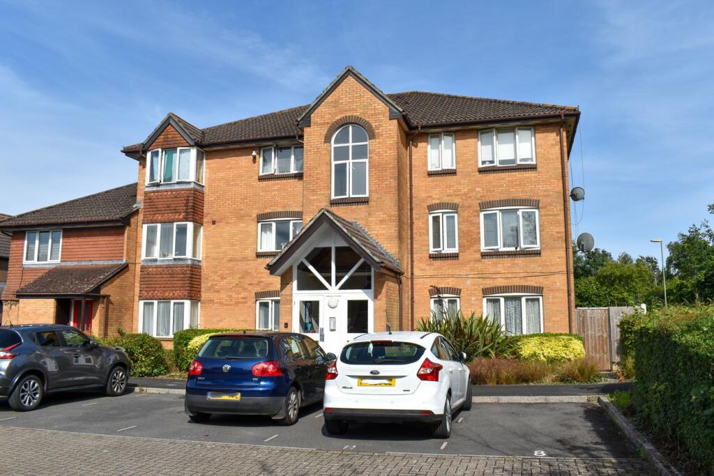 2 bedroom flat for sale in Charing Close, Ringwood, BH24