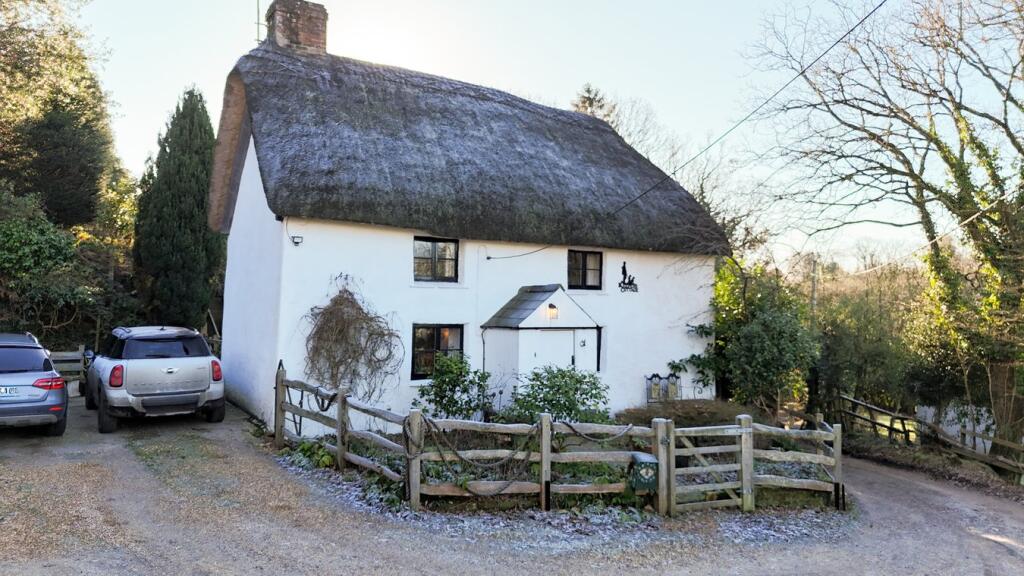 Main image of property: Frogham Hill, Frogham, SP6