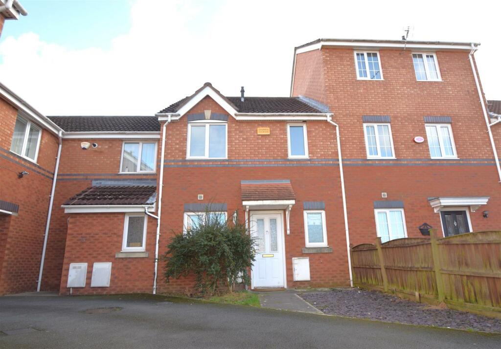 3 bedroom terraced house for sale in Rostherne Road, Stockport, SK3