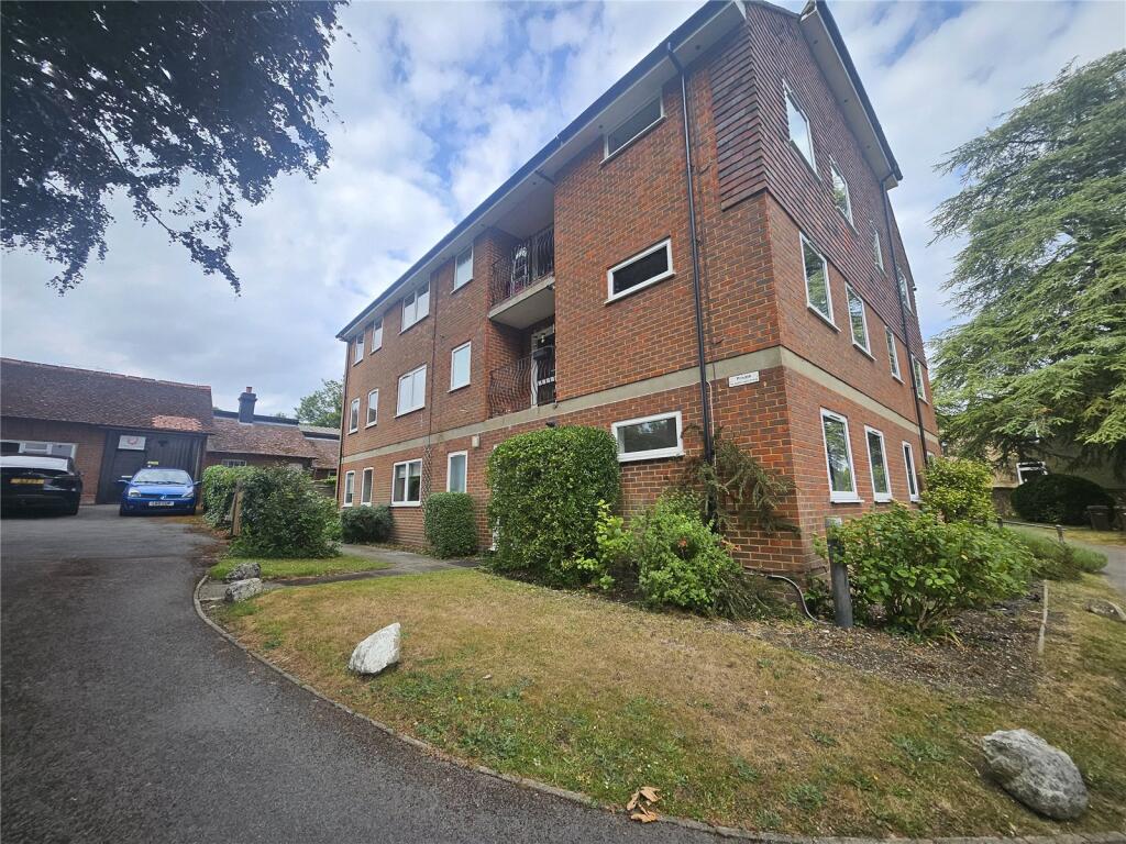 Main image of property: East Street, Farnham, Surrey, GU9