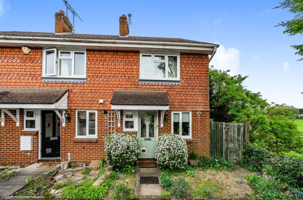Main image of property: Ferns Mead, Farnham, Surrey, GU9
