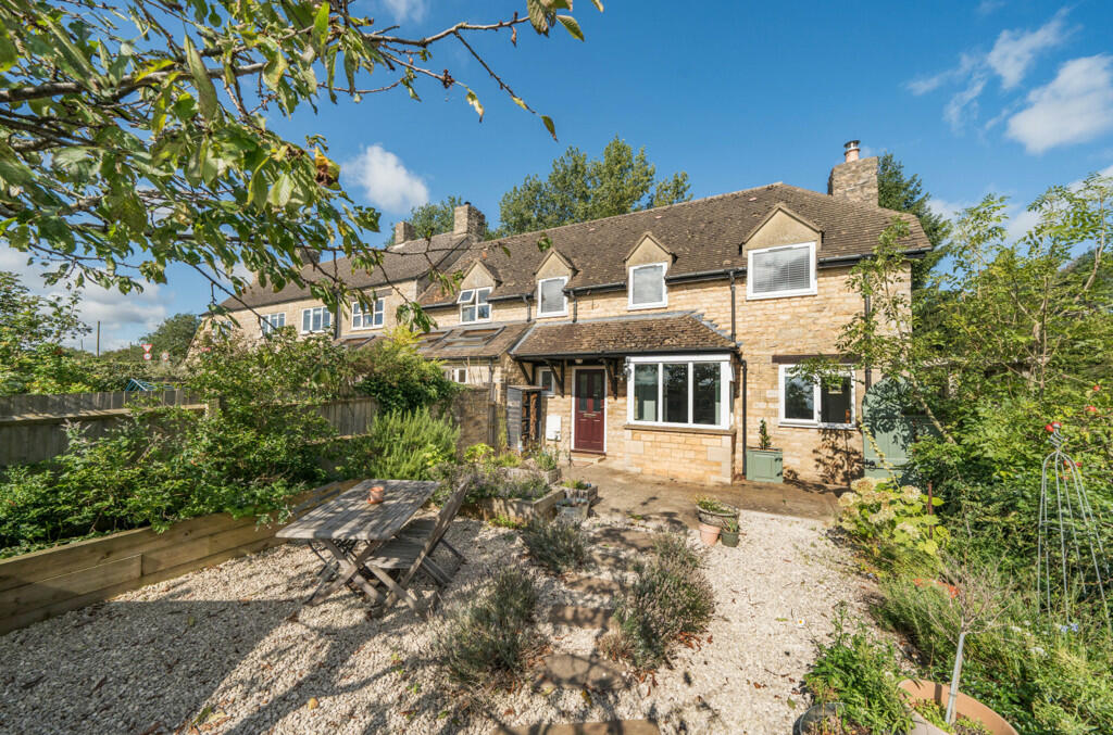 2 bedroom end of terrace house for sale in Witney Road, Finstock