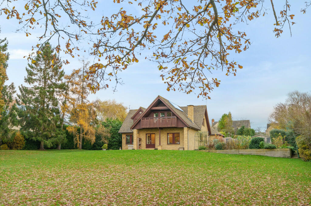 4 bedroom detached house for sale in Common Road, North Leigh, Witney, OX29