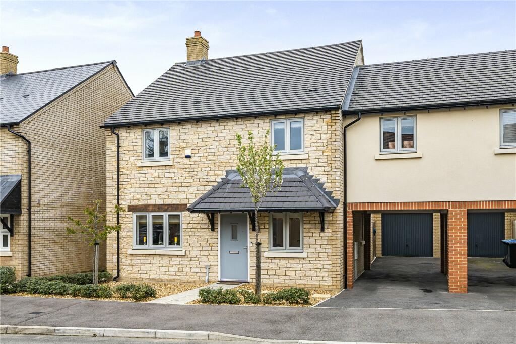 4 bedroom link detached house for sale in Marsh Furlong, Aston, Bampton