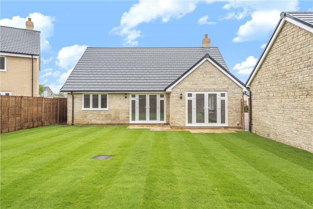2 bedroom bungalow for sale in Bowsher Way, Aston, Bampton, OX18