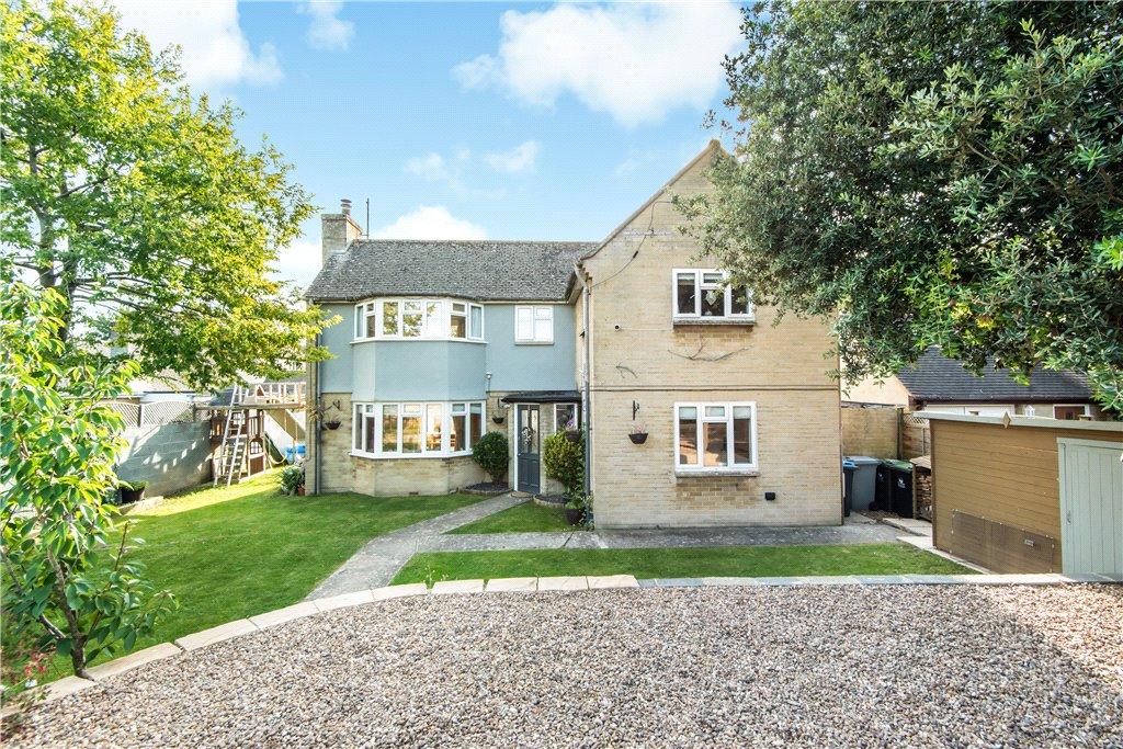 3 bedroom detached house for sale in Standlake Road, Ducklington