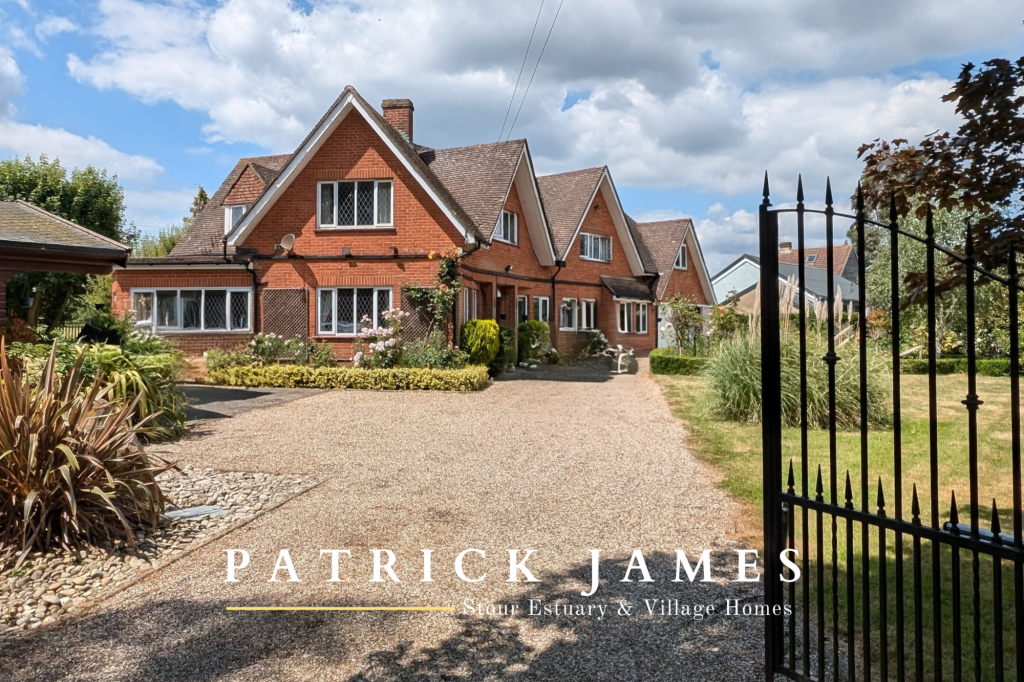 5 bedroom detached house for sale in Stondon Massey, CM15