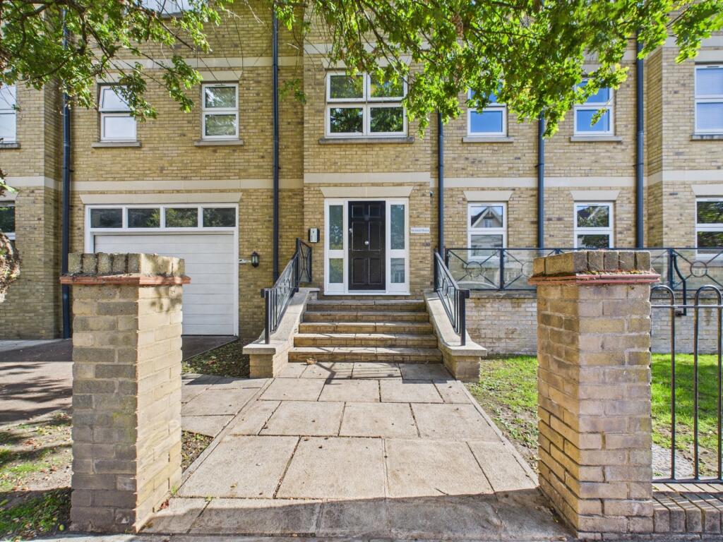 Main image of property: Leacroft, Staines-upon-Thames, Surrey, TW18