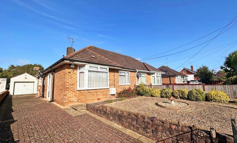 2 bedroom bungalow for sale in Lyngford Road, TA2