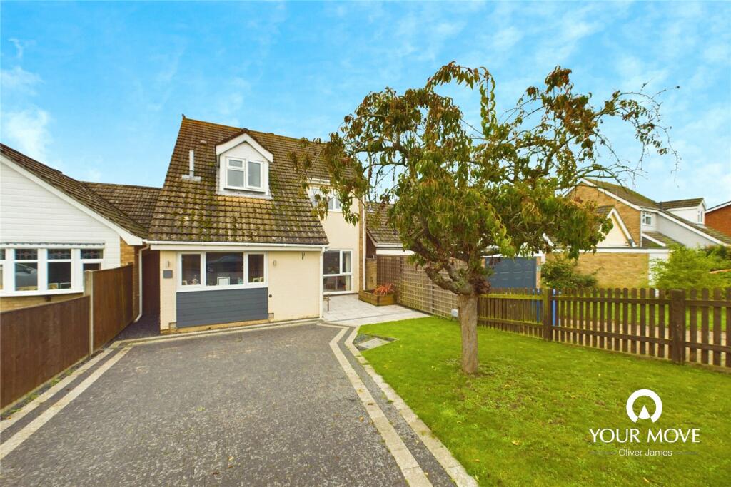4 bedroom detached house for sale in Marsh View, Beccles, Suffolk, NR34