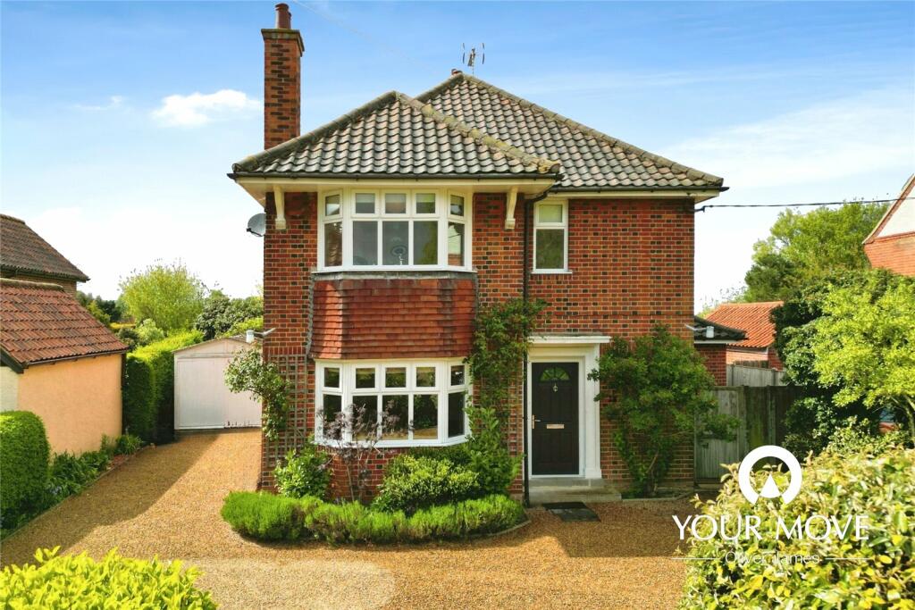 3 bedroom detached house for sale in Ringsfield Road, Beccles, Suffolk
