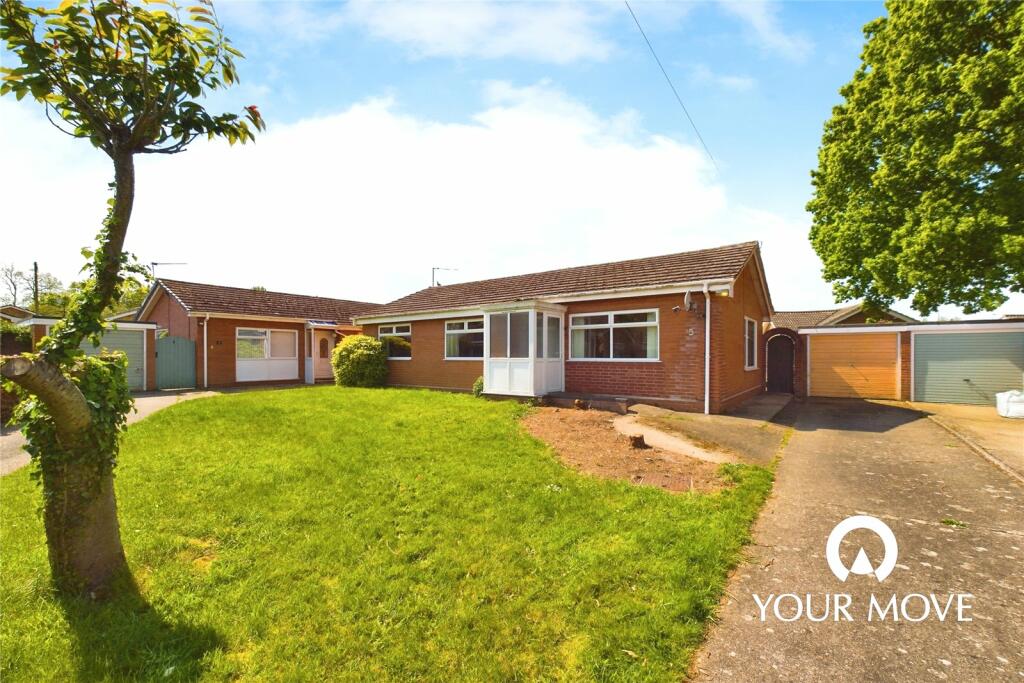 3 bedroom bungalow for sale in Broadland Close, Worlingham, Beccles