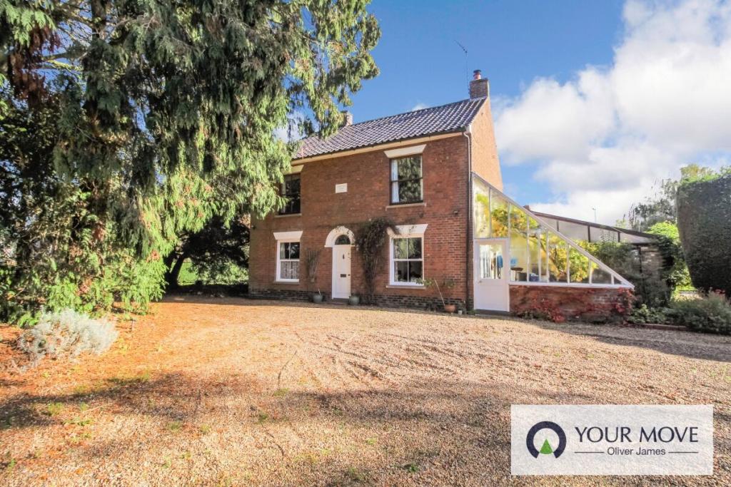 4 bedroom detached house for sale in Marsh Lane, North Cove, Beccles, NR34