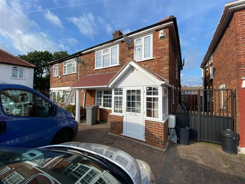 Main image of property: Longford Gardens, Hayes, london, UB4 0JW