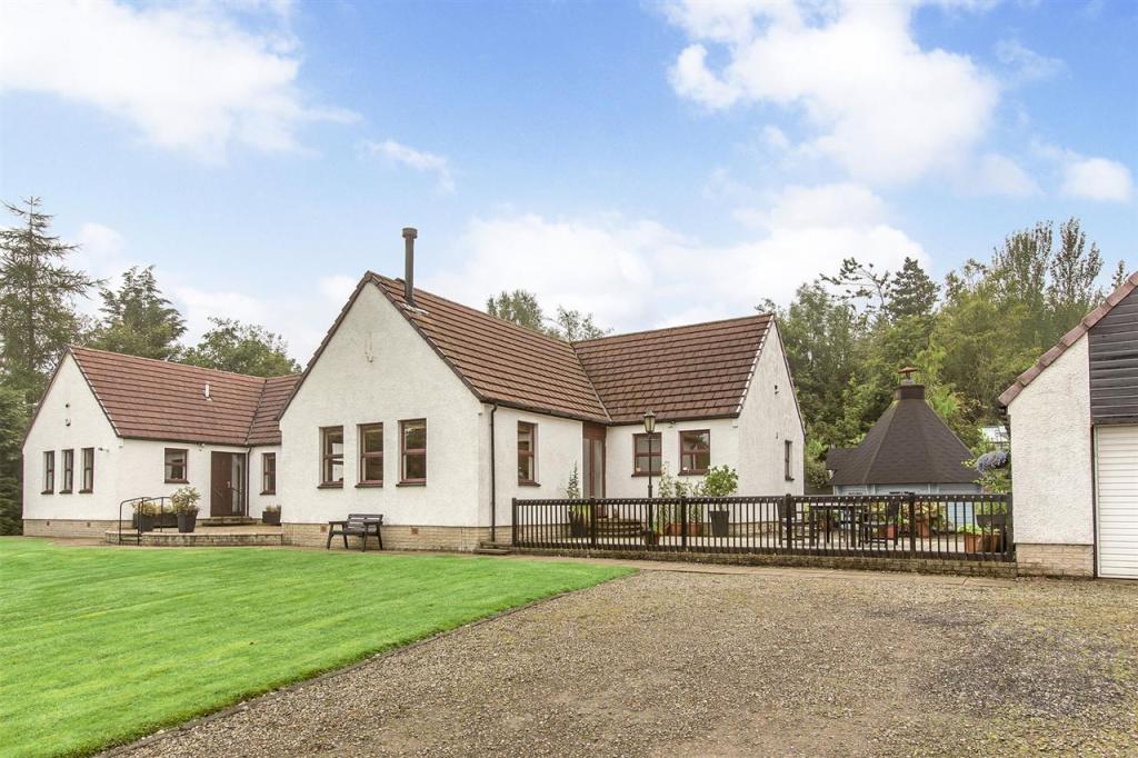 5 bedroom bungalow for sale in West Harwood Crofts, West Calder, EH55