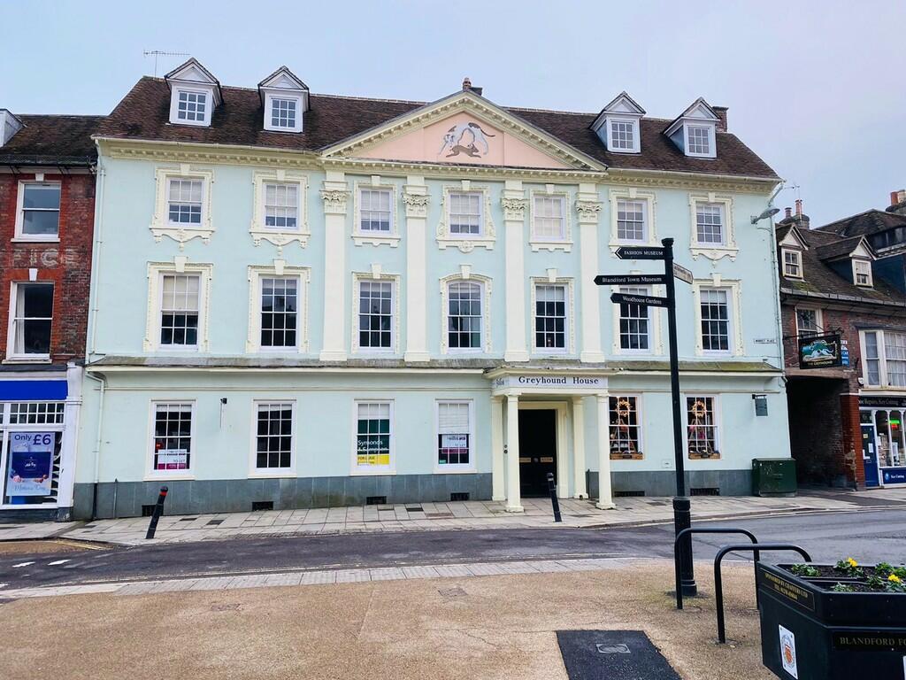 Studio flat for rent in Market Place, Blandford Forum, Dorset, DT11