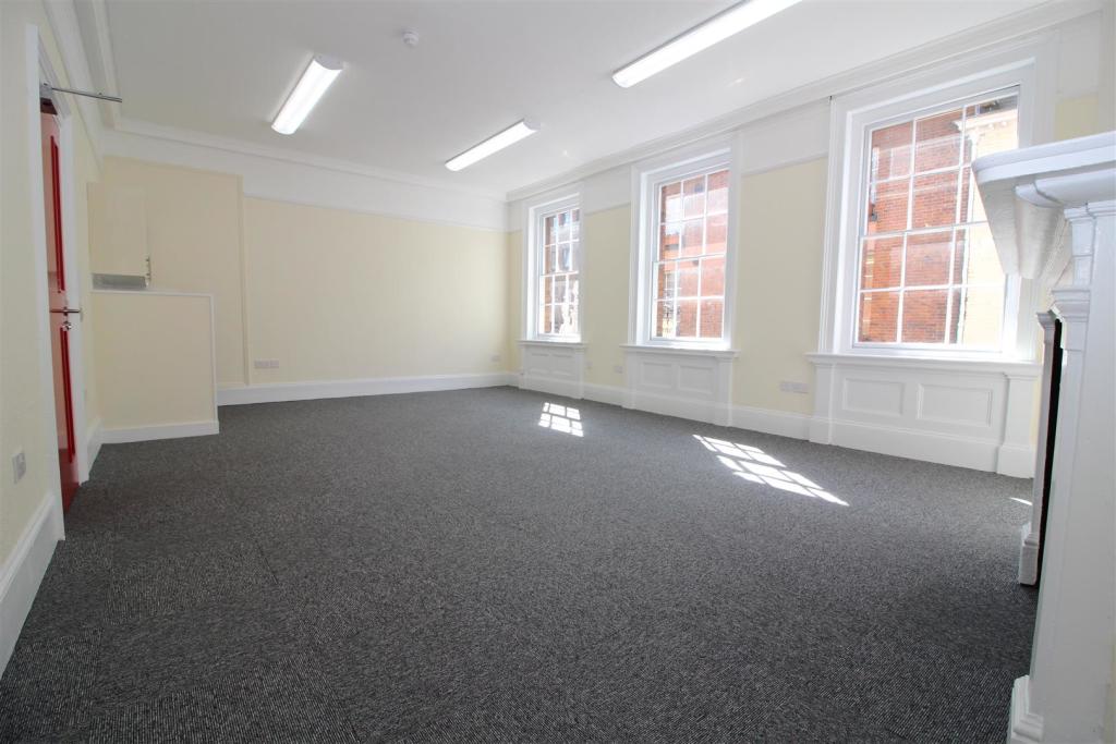 Commercial property for rent in Exchange Street, Norwich, NR2