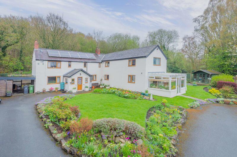6 bedroom detached house for sale in Chirk Green, Chirk, LL14