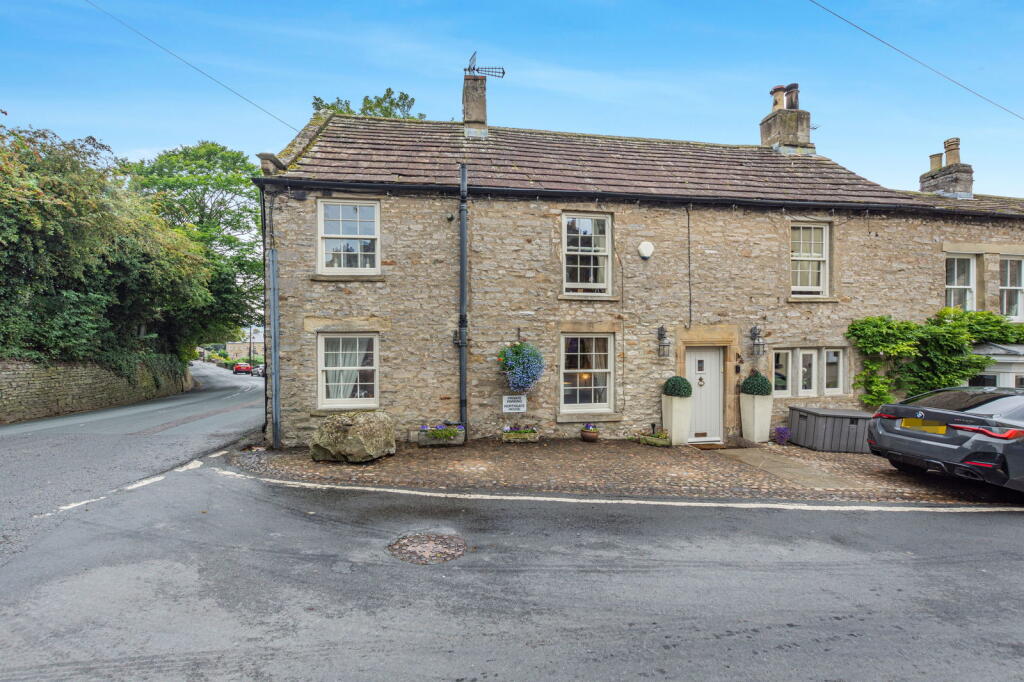 Main image of property: North Gate House, North Road, Middleham, Leyburn, DL8 4PJ