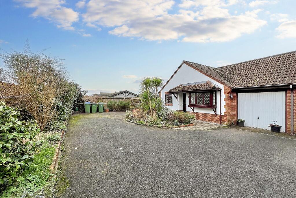 3 bedroom detached bungalow for sale in Catamaran Close, Warsash, SO31