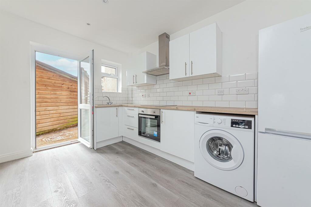 Main image of property: 28-28a Gordon Road, Aldershot