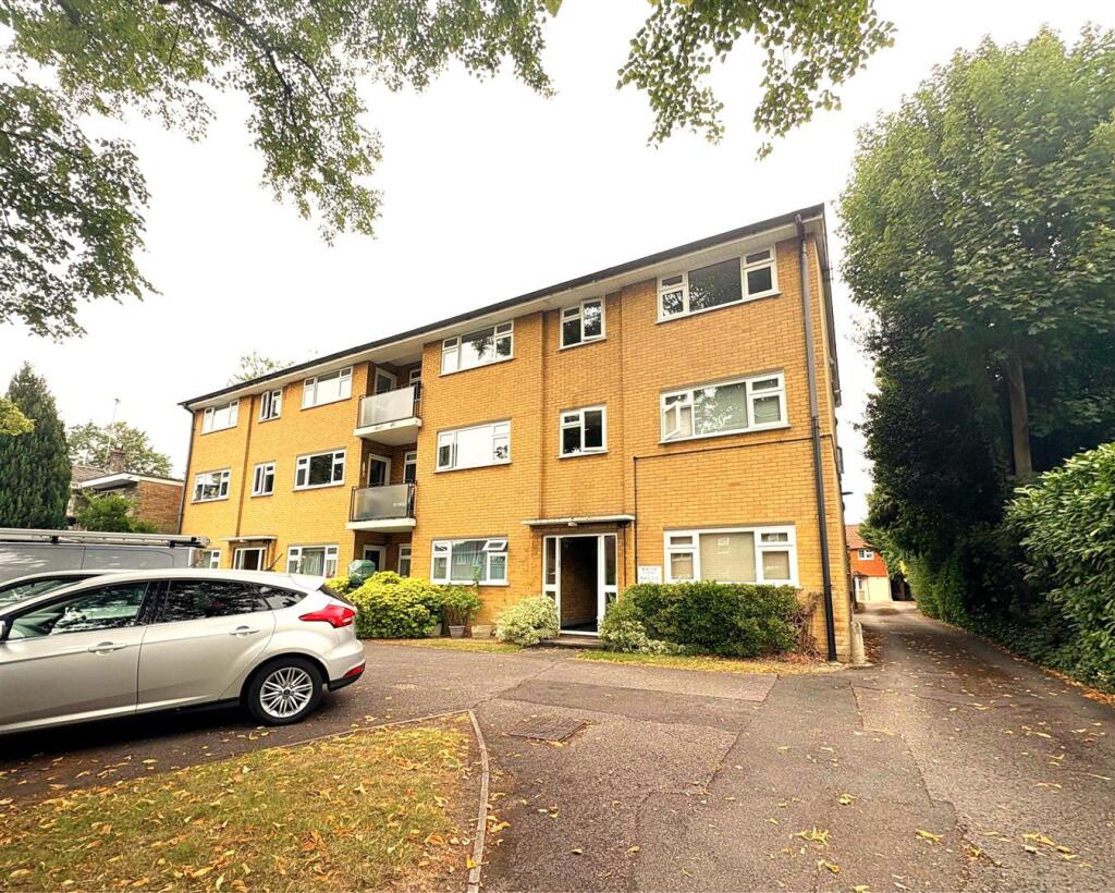 Main image of property: Cambridge Road West, Farnborough