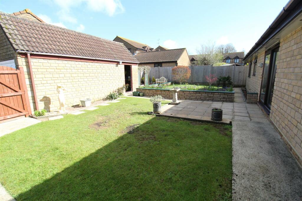 3 bedroom detached bungalow for sale in Jasmine Close, Crewkerne NO CHAIN, TA18