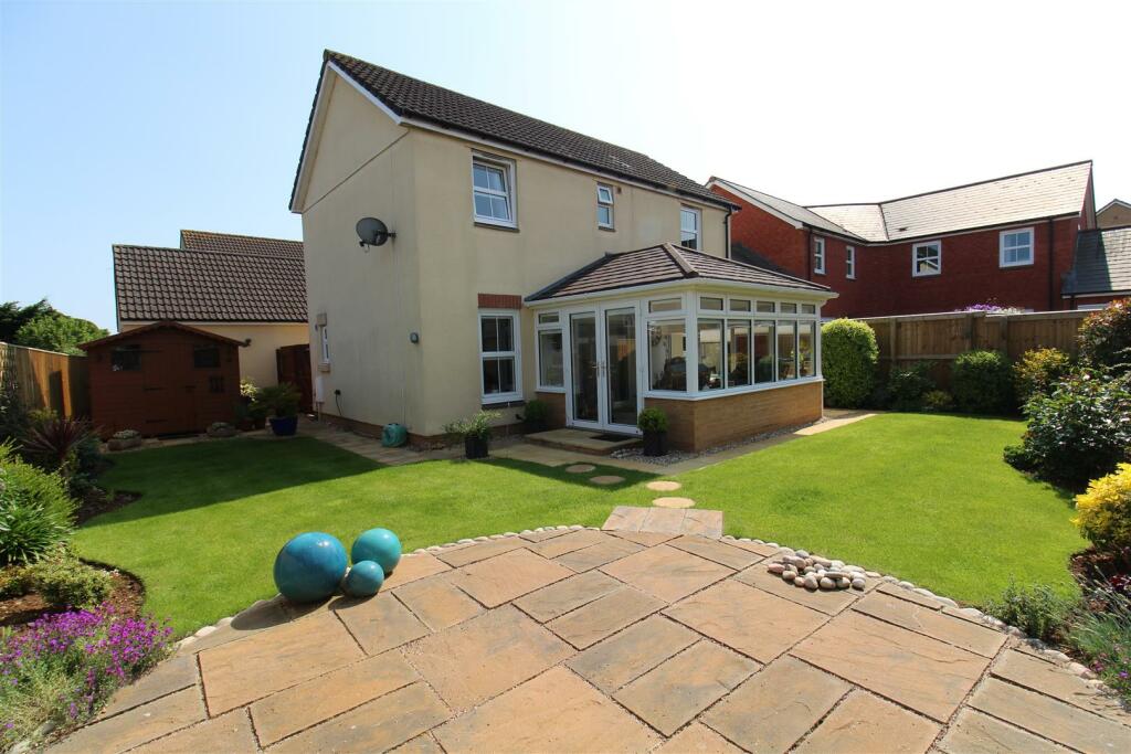 3 bedroom house for sale in Kingswood Road, Crewkerne MUST BE VIEWED