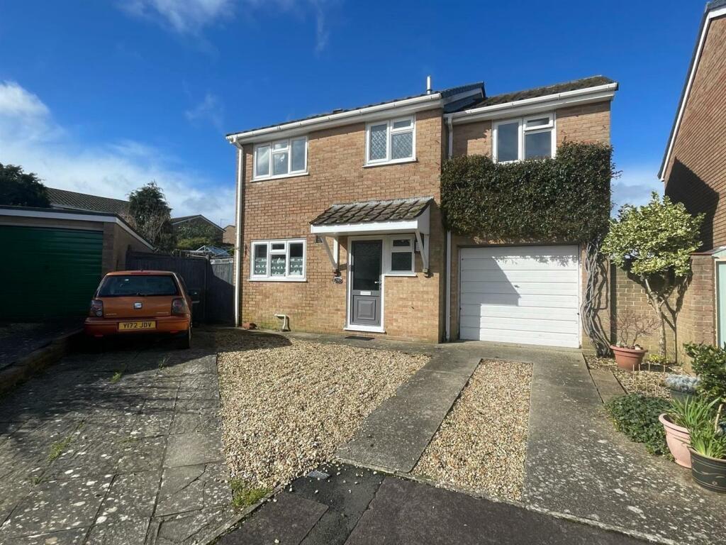 4 bedroom detached house for sale in Park View, Crewkerne CONVENIENT LOCATION, TA18