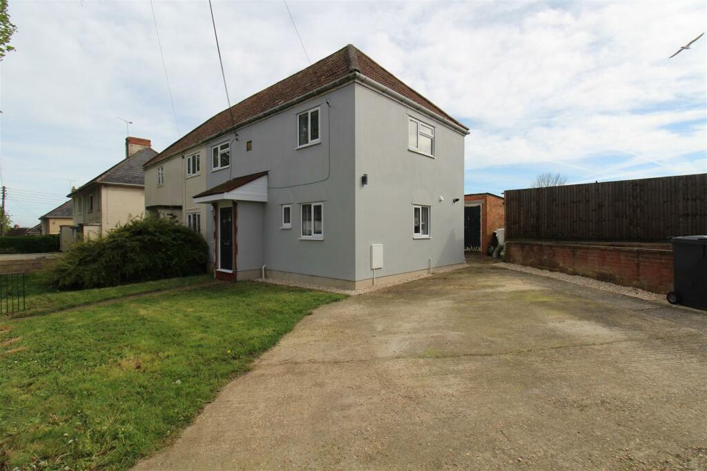 3 bedroom semidetached house for sale in Severalls Park Avenue