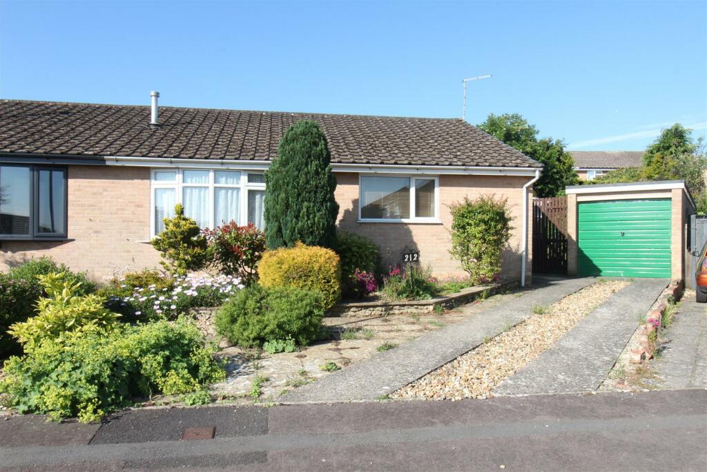 3 bedroom semidetached bungalow for sale in Park View, Crewkerne, TA18