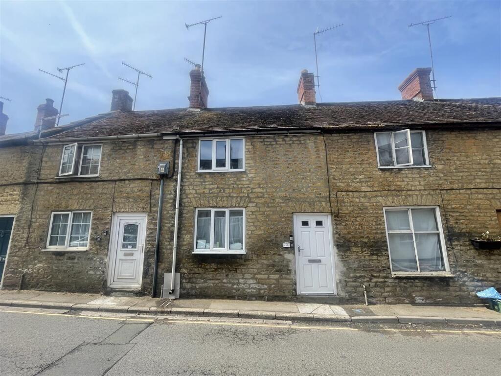 Main image of property: Hermitage Street, Crewkerne - TOWN CENTRE LOCATION