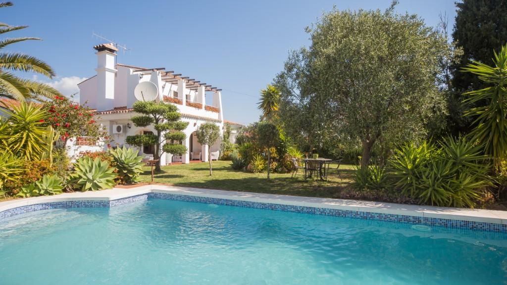 3 bedroom detached house for sale in Duquesa, Málaga, Andalusia, Spain