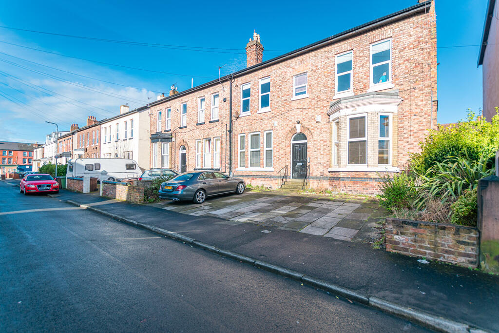 2 bedroom ground floor flat for sale in Courtenay Road, Waterloo