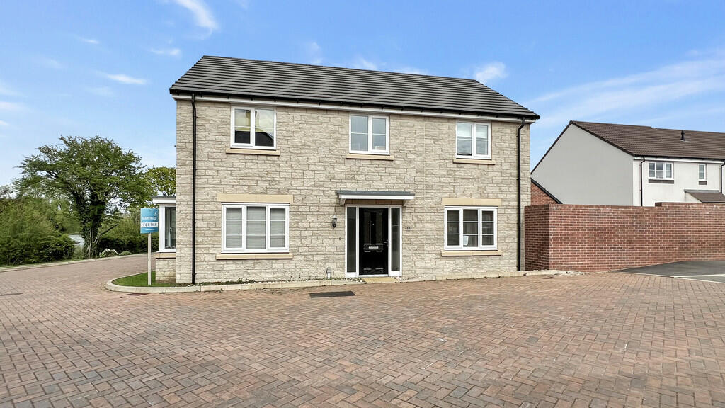 4 bedroom detached house for sale in Swallowdale Place, Westbury, BA13