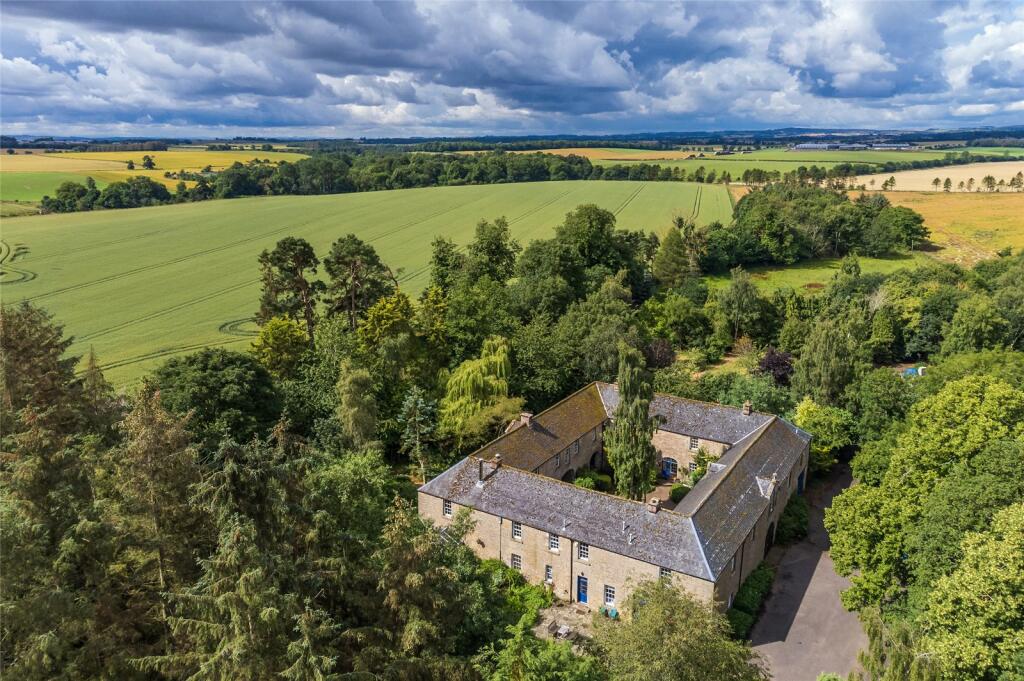 6 bedroom detached house for sale in Allanbank Courtyard, Allanton