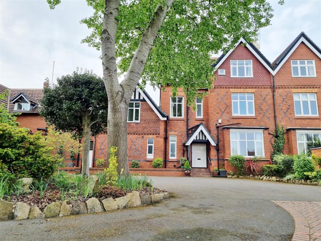 3 bedroom for sale in Clifton Drive, Lytham, FY8